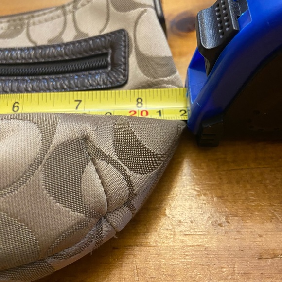 Coach tan and brown monogram sling bag. Interior is a bit dirty. - Picture 5 of 8